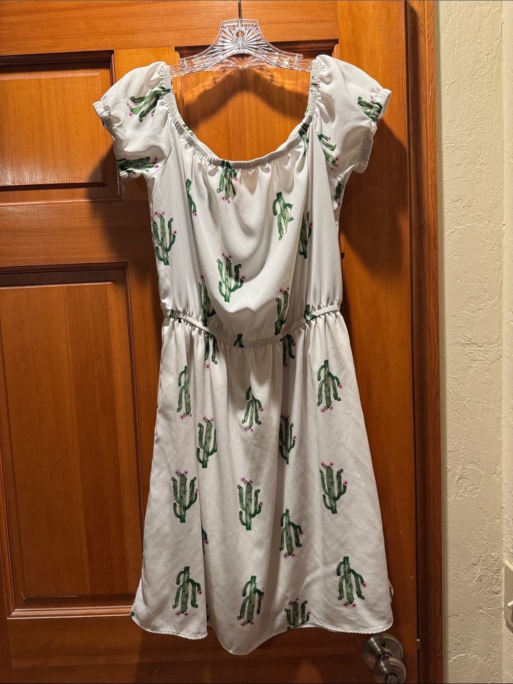 Wrangler White Off the Shoulder Mini Dress with Green Cactus Print Size Small